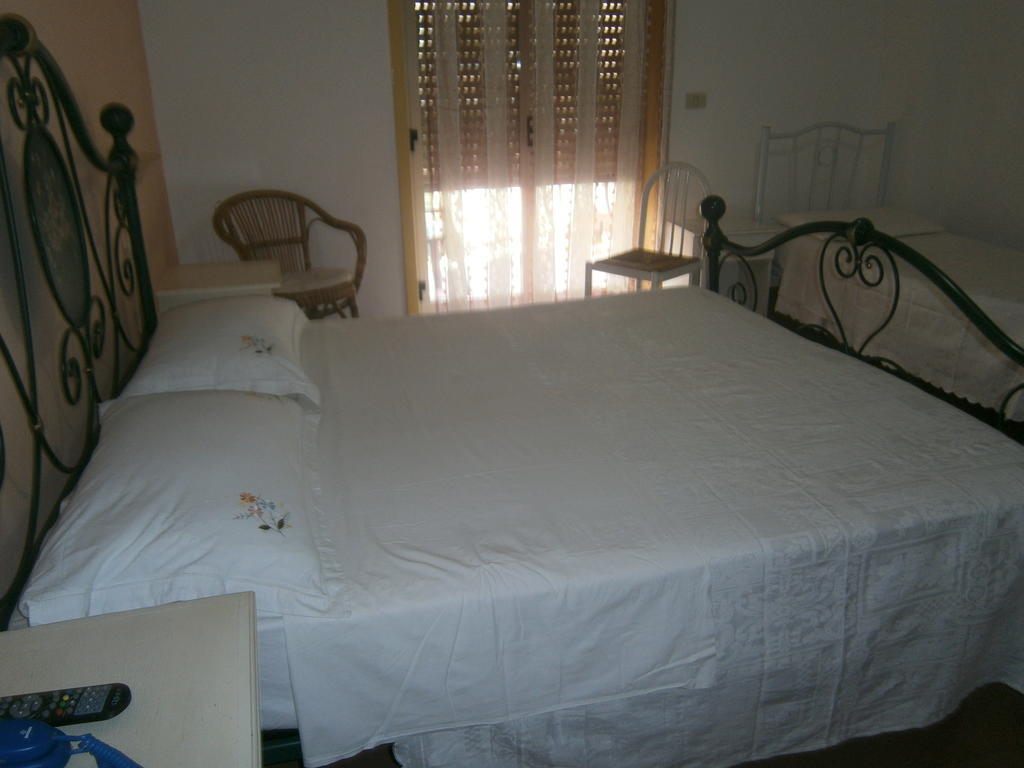 Pensione S. Antonio Ristorante Silvia Furci Siculo Chambre photo